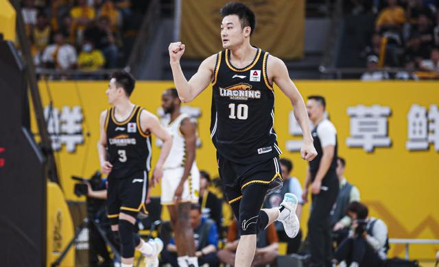 辽宁男篮再夺冠，壮举登上风口浪尖